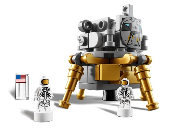 LEGO 92176 Ideas – NASA Apollo Saturn V Rocket