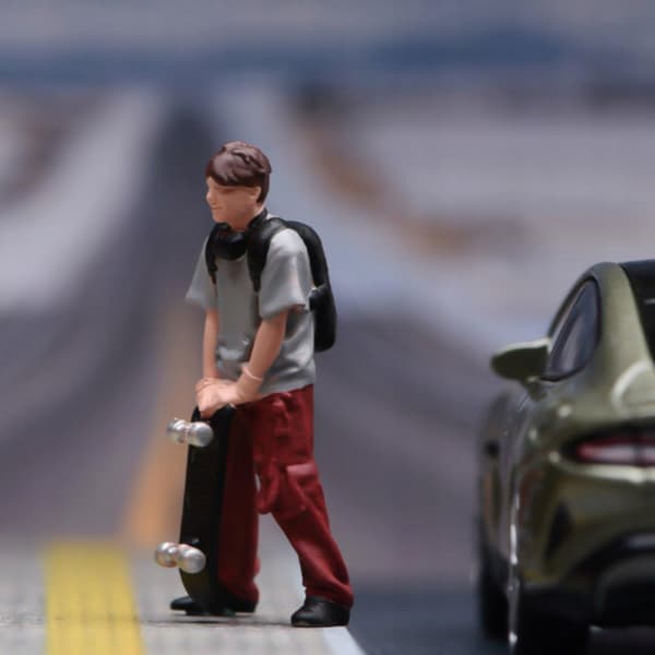 Hand-made 1:64 Scale Display Figure Skateboard Resin Miniature 1-64, Painted