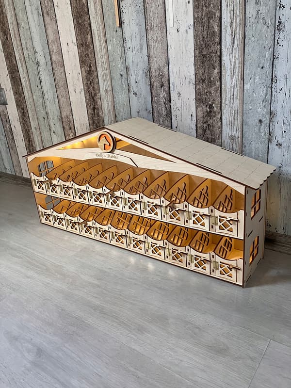 Wooden stable with 22 stalls + lighting