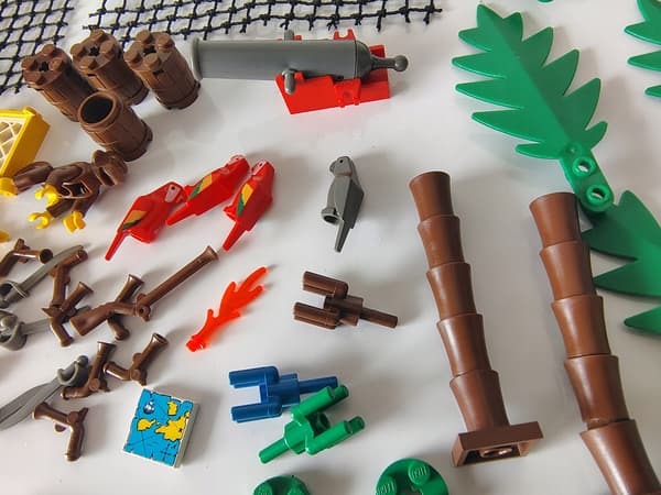 LEGO Pirates: Retro Pirates – Nets, Cannons, Flags, Masts, Palm Trees, Weapons...