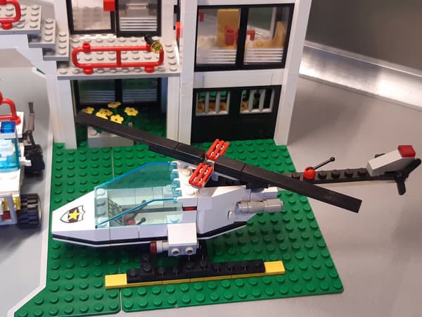 LEGO 6398 Central Precinct HQ (No. 2)
