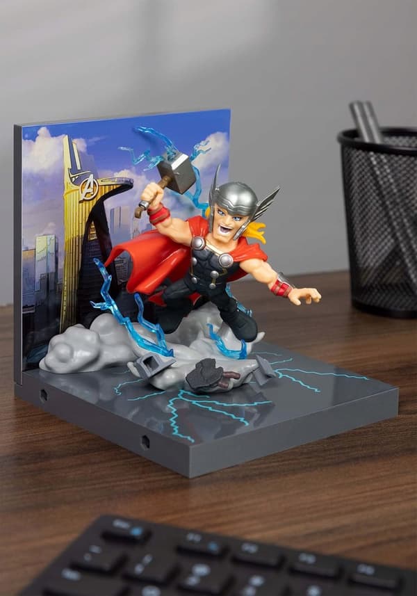 Marvel Superama Mini Diorama: Thor in God Mode (Black Light) Exclusive 10 cm