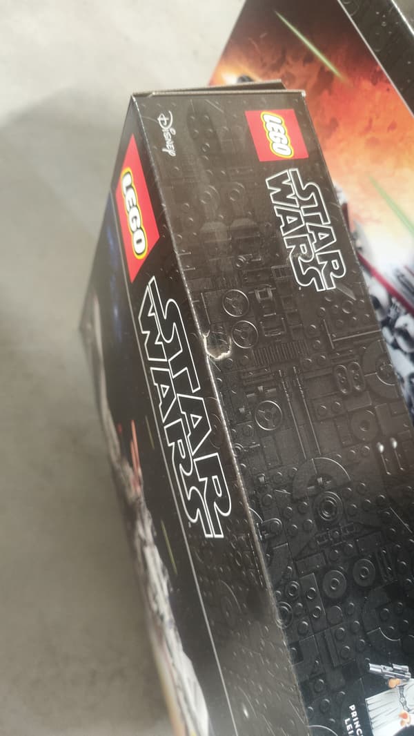 Lego Star Wars – Tantive IV Set 75244 (((dented box)))