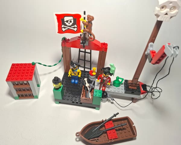 LEGO Pirates: 7073 – Pirates’ Dock