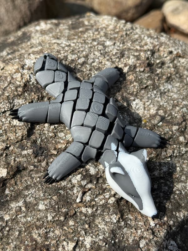 3D segmented badger figurine with moving parts, decorative item, toy, gift