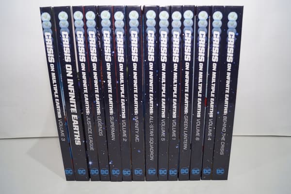 Crisis on Infinite Earths Box Set COMICS