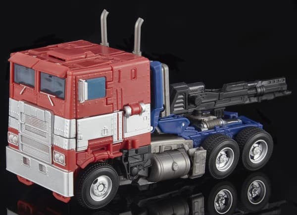 Transformers Generations Studio Series VOYAGER OPTIMUS PRIME figure