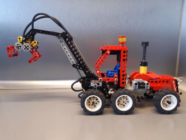 LEGO 8443 Technic Pneumatic Log Loader