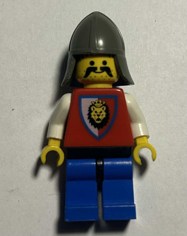 LEGO cas065 Royal Knights Knight 3, Dark Grey Neck Protector Castle – Second-hand