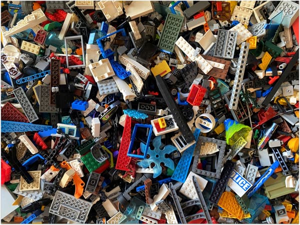 LEGO bricks, 1 kg by weight – Mixed Assortment: Original, second-hand LEGO bricks