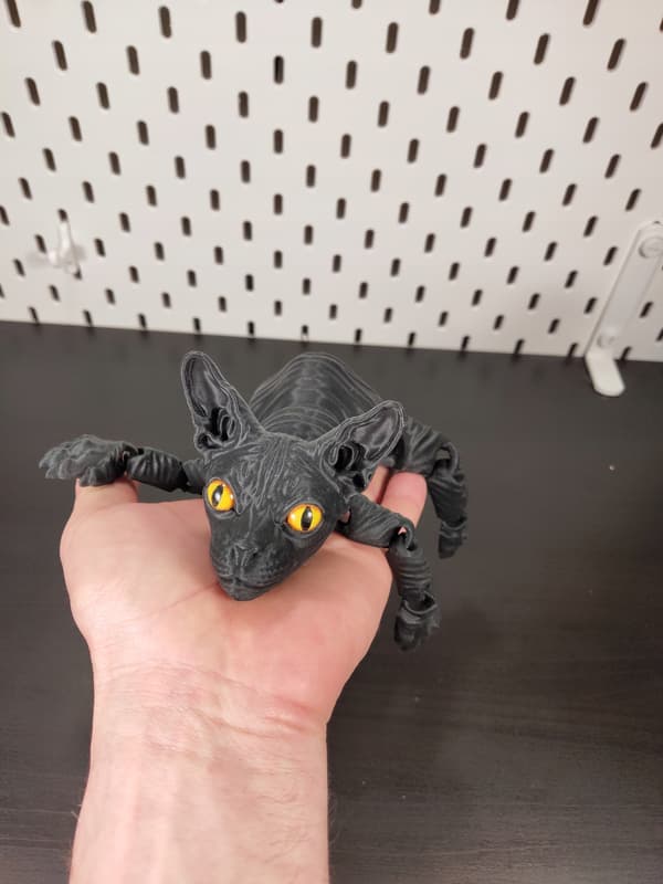 Figurine – 3D Sphinx Cat (Flexi, Black with yellow eyes)