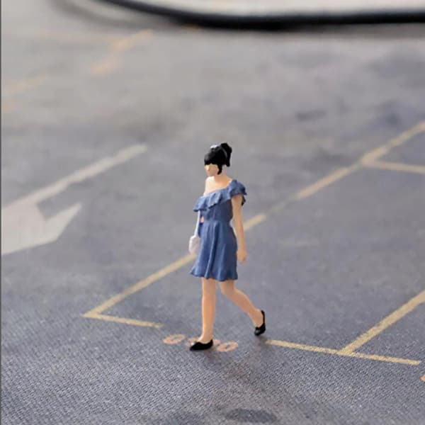 1/64 Girls’ Model Figures Sand Table, Blue, 2.9 cm