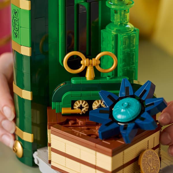 LEGO Wicked 75691 Bookends featuring Glinda and Elphaba