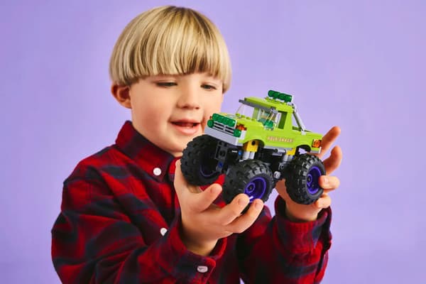 LEGO MARVEL 76312 Hulk vs Thanos Monster Truck