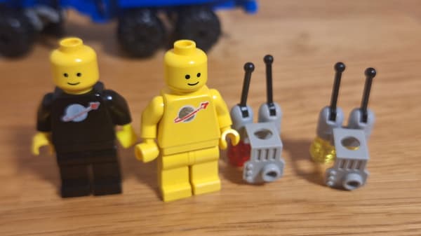 LEGO 1558 Mobile Command Trailer 1986 – a unique space set.