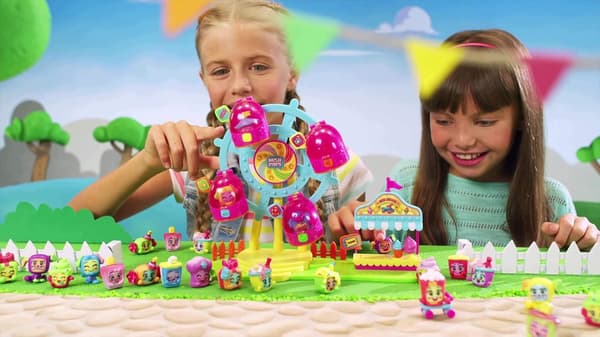 MOJIPOPS DEVIL’S MILL WITH FIGURINES, ICE CREAM STALL, ACCESSORIES