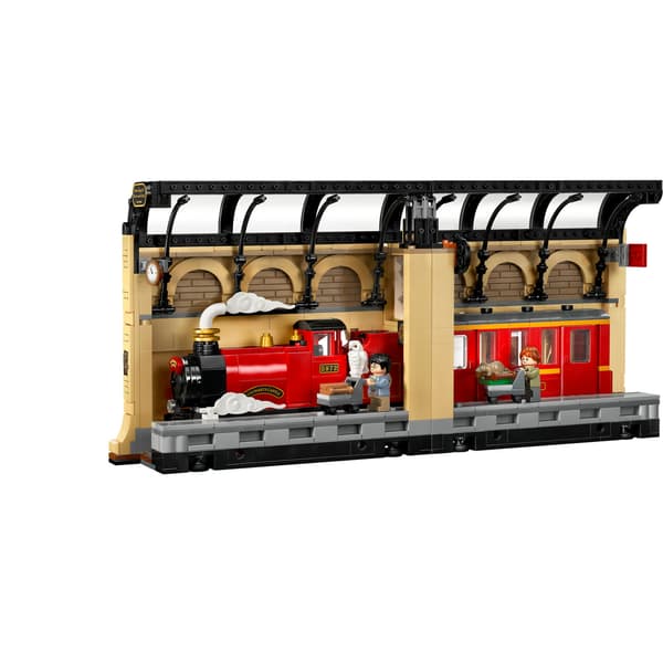 LEGO Harry Potter 76450 Bookstop: The Hogwarts Express