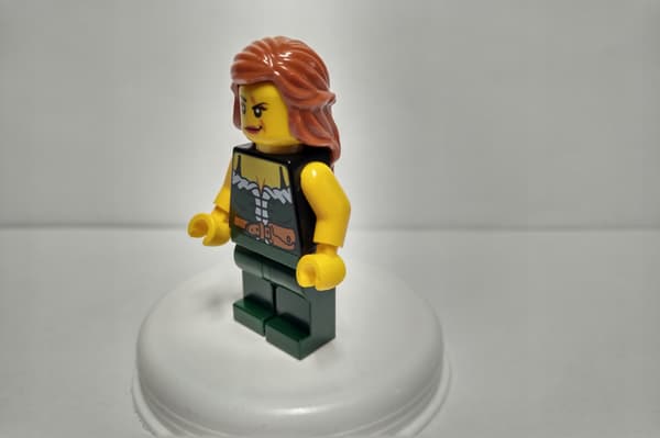 Lego Pirates pi143 Female Pirate