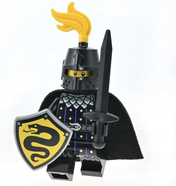 LEGO Castle Black Knight: Serpent Knight’s Shield and Cape