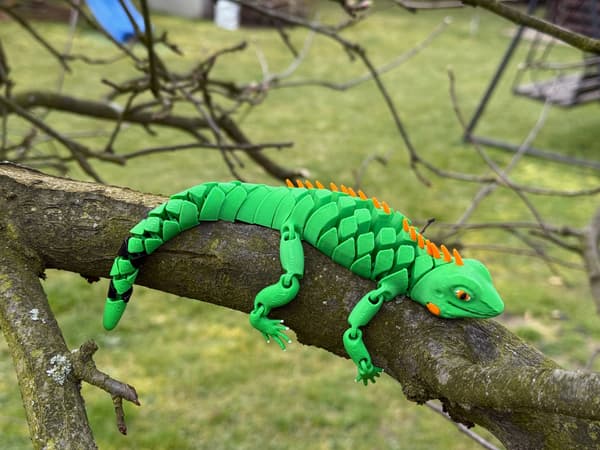 Iguana 3D – a segmented, movable, flexible figurine, terrarium decoration