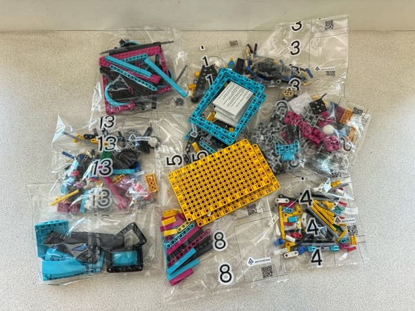 Lego Spike Prime – bricks from set 45678