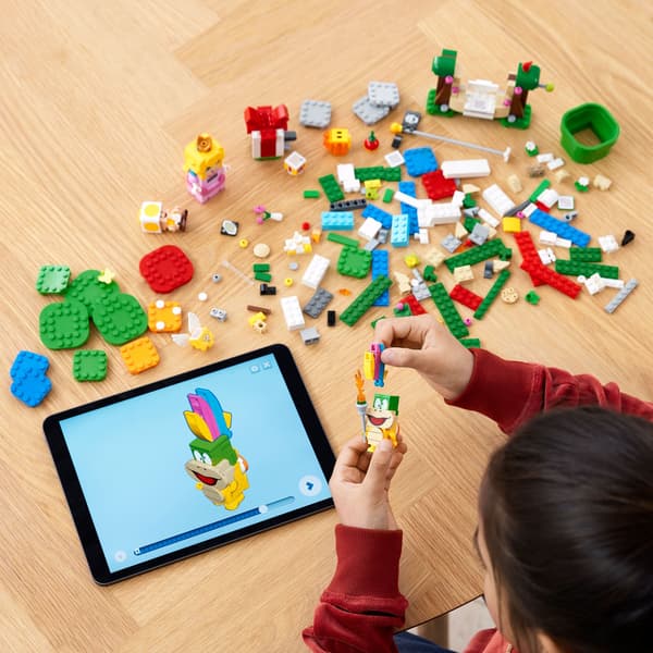 LEGO Super Mario 71403 Adventures with Peach Starter Set