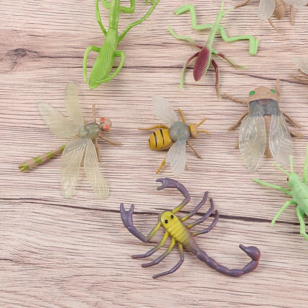 22 PLASTIC TOYS – COLOURFUL ARTIFICIAL INSECT MODELS FOR CHILDREN