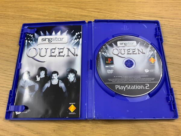 SINGSTAR QUEEN – ‘Ideal’ set – includes Z, PL and PS2