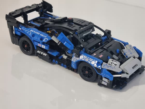 LEGO 42123 Technic MCLAREN SENNA GTR – set components