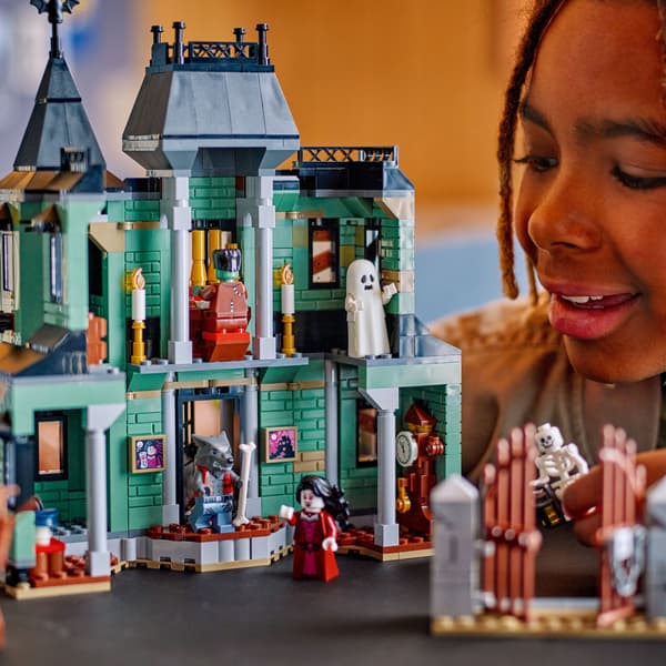 LEGO Creator 3-in-1 Haunted Mansion 31167