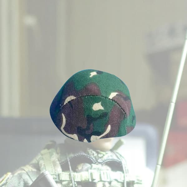 1:6 scale helmet – Realistic and stylish for action figures – Costume accessory