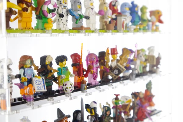 LARGE DISPLAY CABINET FOR 60 LEGO MINIFIGURES PLUS AN EXTRA SHELF