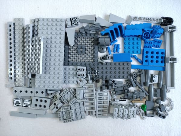 LEGO Space Police 5985 Central