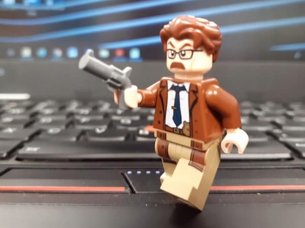 Lego minifigure @@ COMMISSIONER JAMES GORDON @@ from set 76120