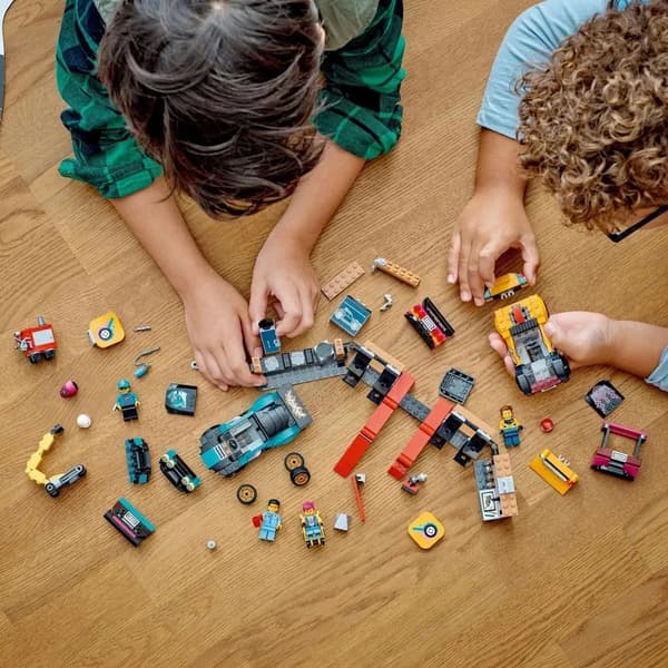 LEGO City 60389 Car Tuning Workshop