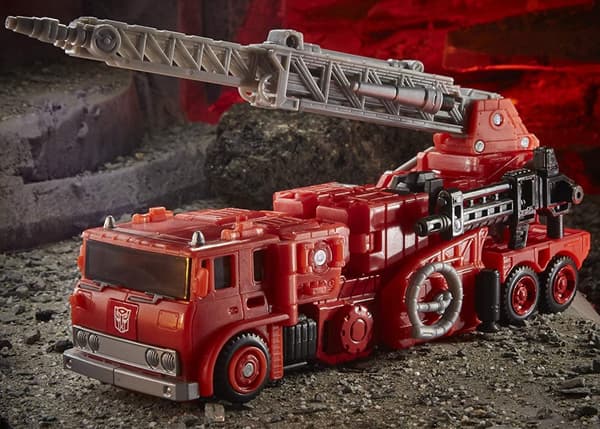 Transformers Voyager Inferno WFC-K19 Fire Engine