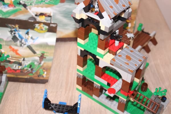 LEGO ADVENTURES 5987 BOX AND INSTRUCTIONS: Dino Research Compound
