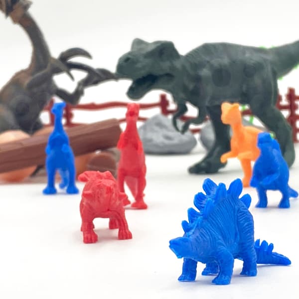 DINOSAUR FIGURINE SET