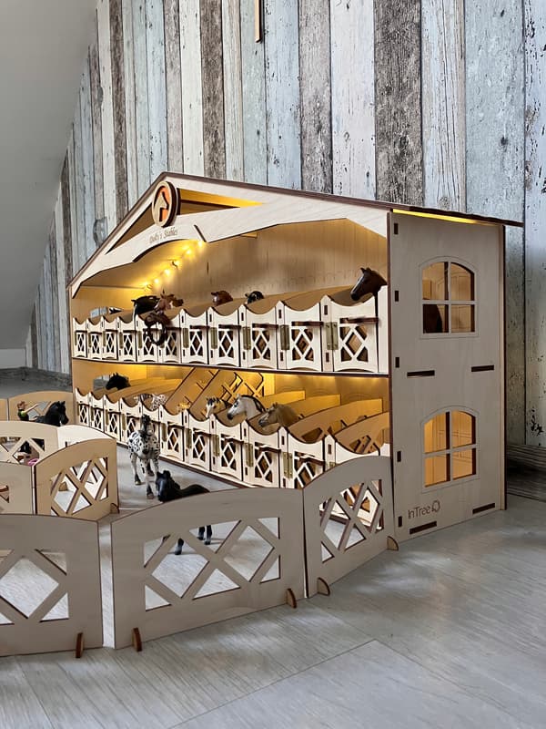 Wooden stable with 22 stalls + lighting
