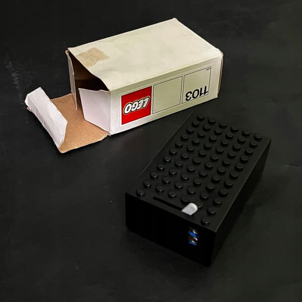 1103 LEGO Battery Case