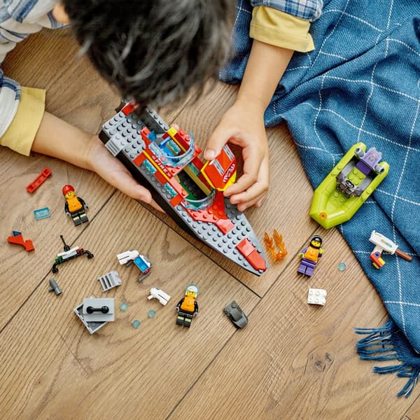 LEGO CITY Fire Engine 60373