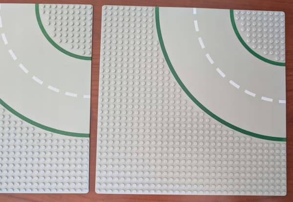 Lego 552 Town 2 Road Plates – Bend ID470