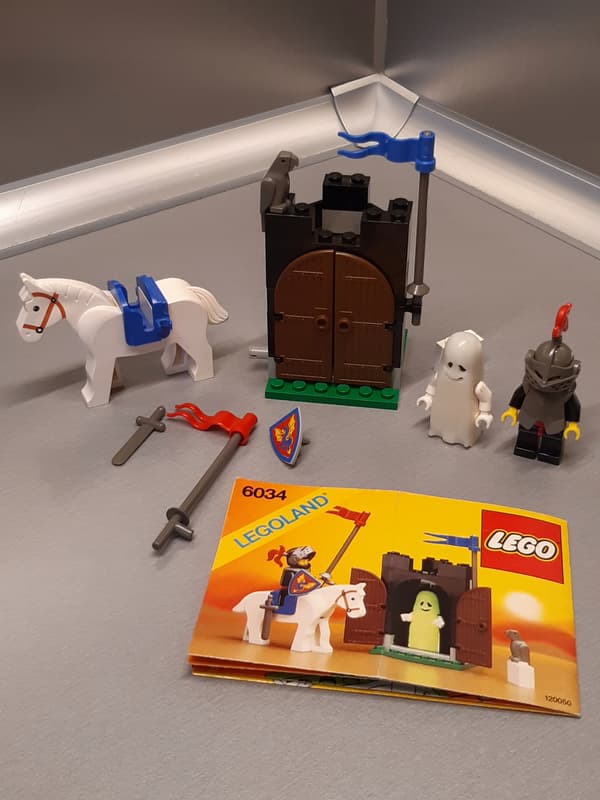 LEGO Castle 6034 The Black Monarch’s Ghost (No. 8)
