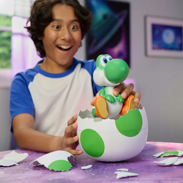 SUPER MARIO INTERACTIVE YOSHI FIGURINE IN A GALAXY FILM HATCHING EGG
