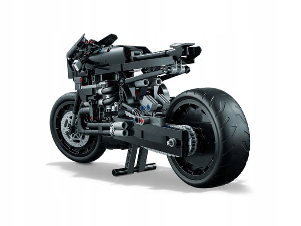 LEGO Technic Batmotor 641-piece set, ages 9+