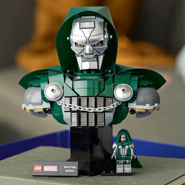 LEGO Marvel Dr Doom Bust 76345