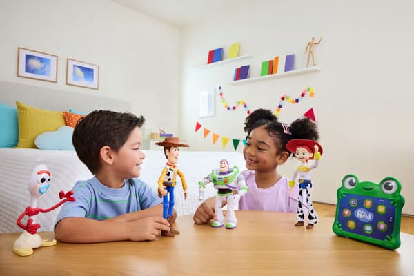 JESSIE DISNEY TOY STORY 5 INTERACTIVE FIGURE – INTERACTABLES – 22 CM EN