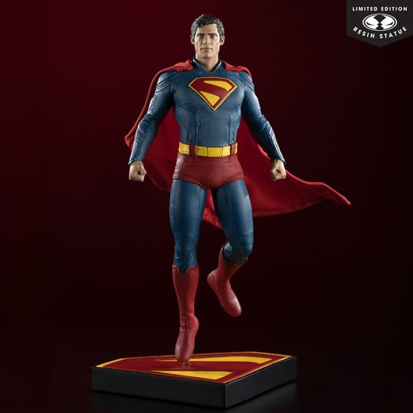 McFarlane Toys Superman 2025 Statue, 35 cm