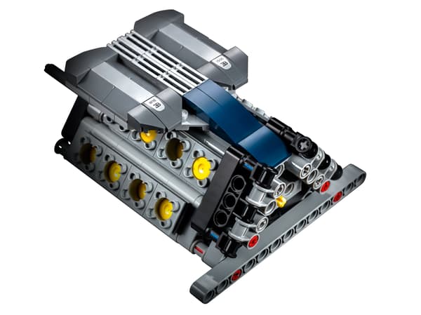 LEGO Technic Bugatti Chiron 42083 (((( dented box ))))