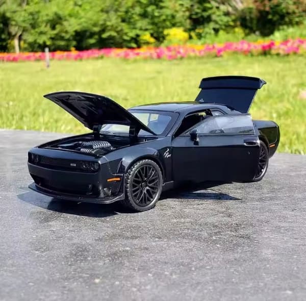 DODGE CHALLENGER  bonnet, boot and LED light-up display stand – 1:32 scale model with sound effects